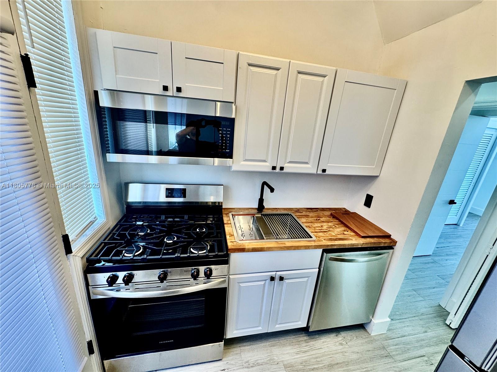 4710 Pine Tree Dr #31, Miami Beach, Florida image 8