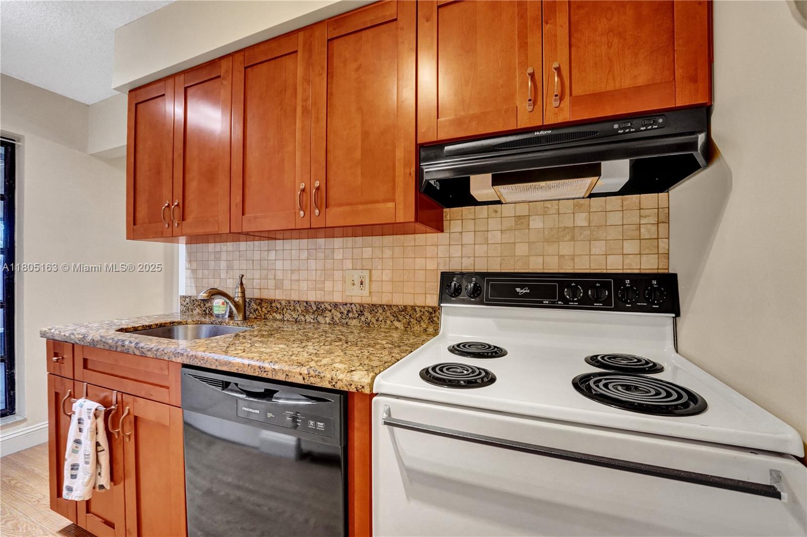 1561 NW 98th Ter, Pembroke Pines, Florida image 11