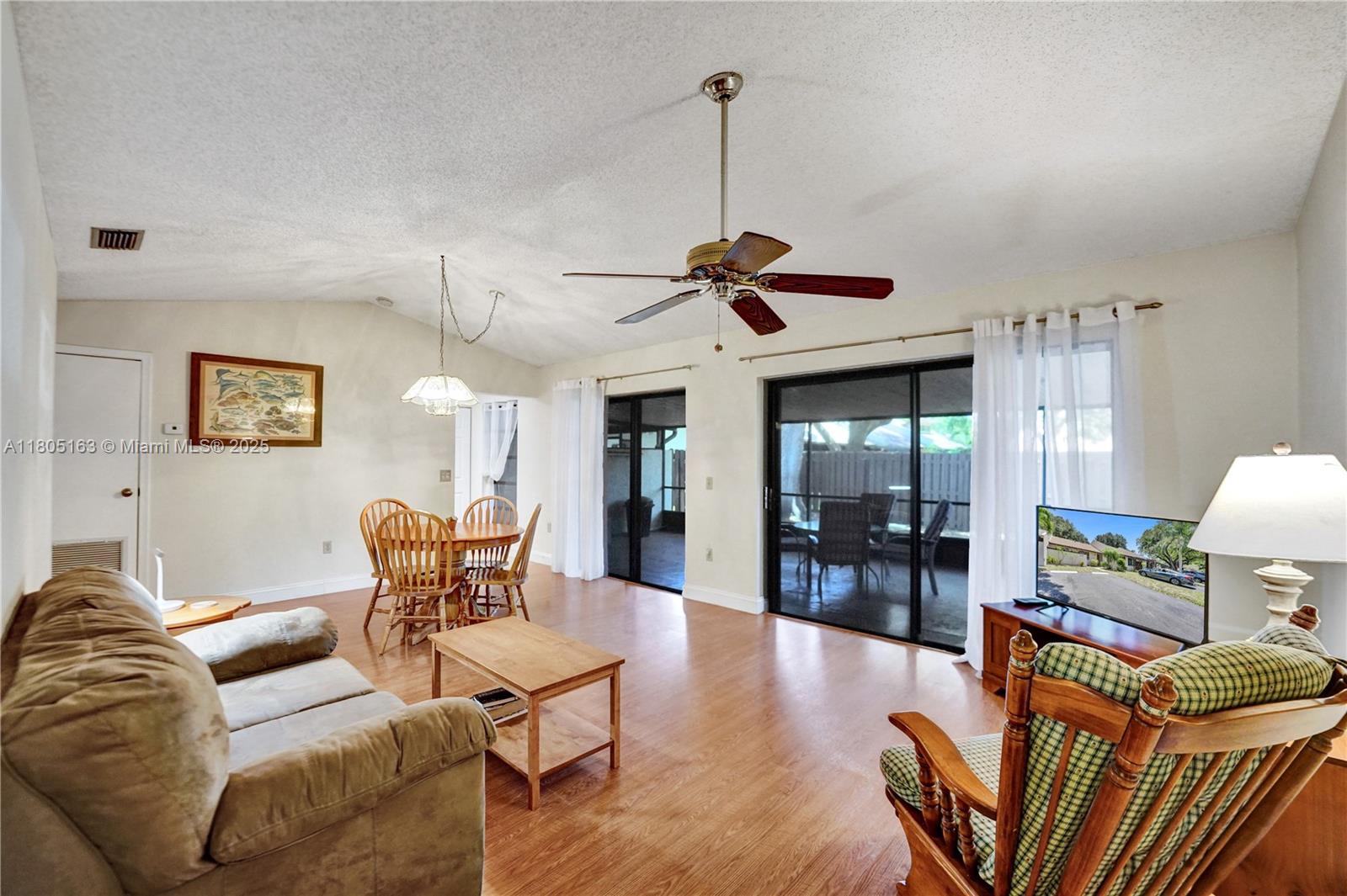 1561 NW 98th Ter, Pembroke Pines, Florida image 6