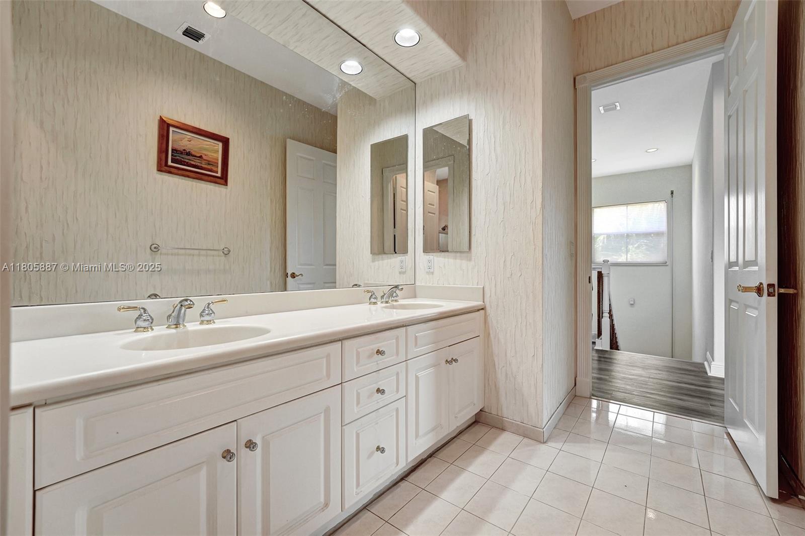 1560 Shoreline Way, Hollywood, Florida image 22