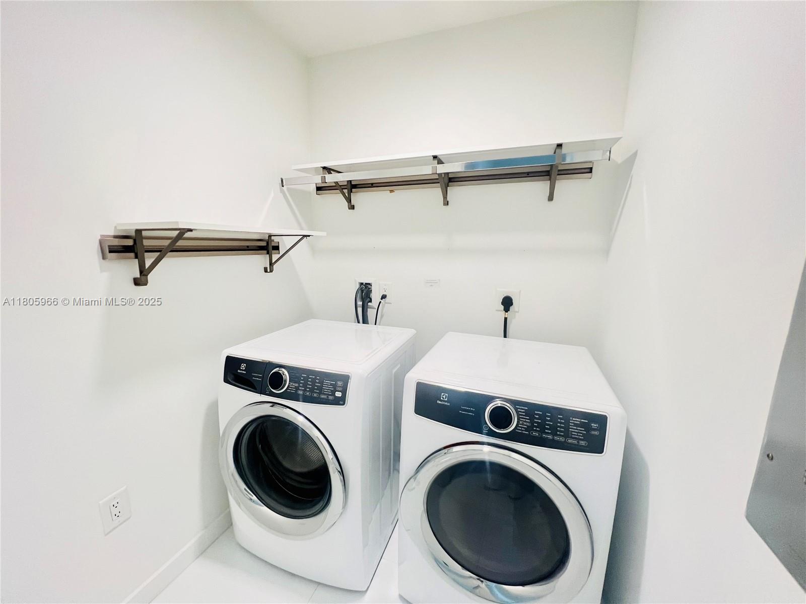 851 NE 1st Av #2808, Miami FL 33132