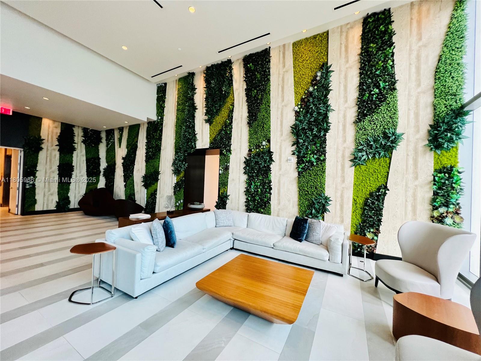 851 NE 1st Av #2808, Miami FL 33132