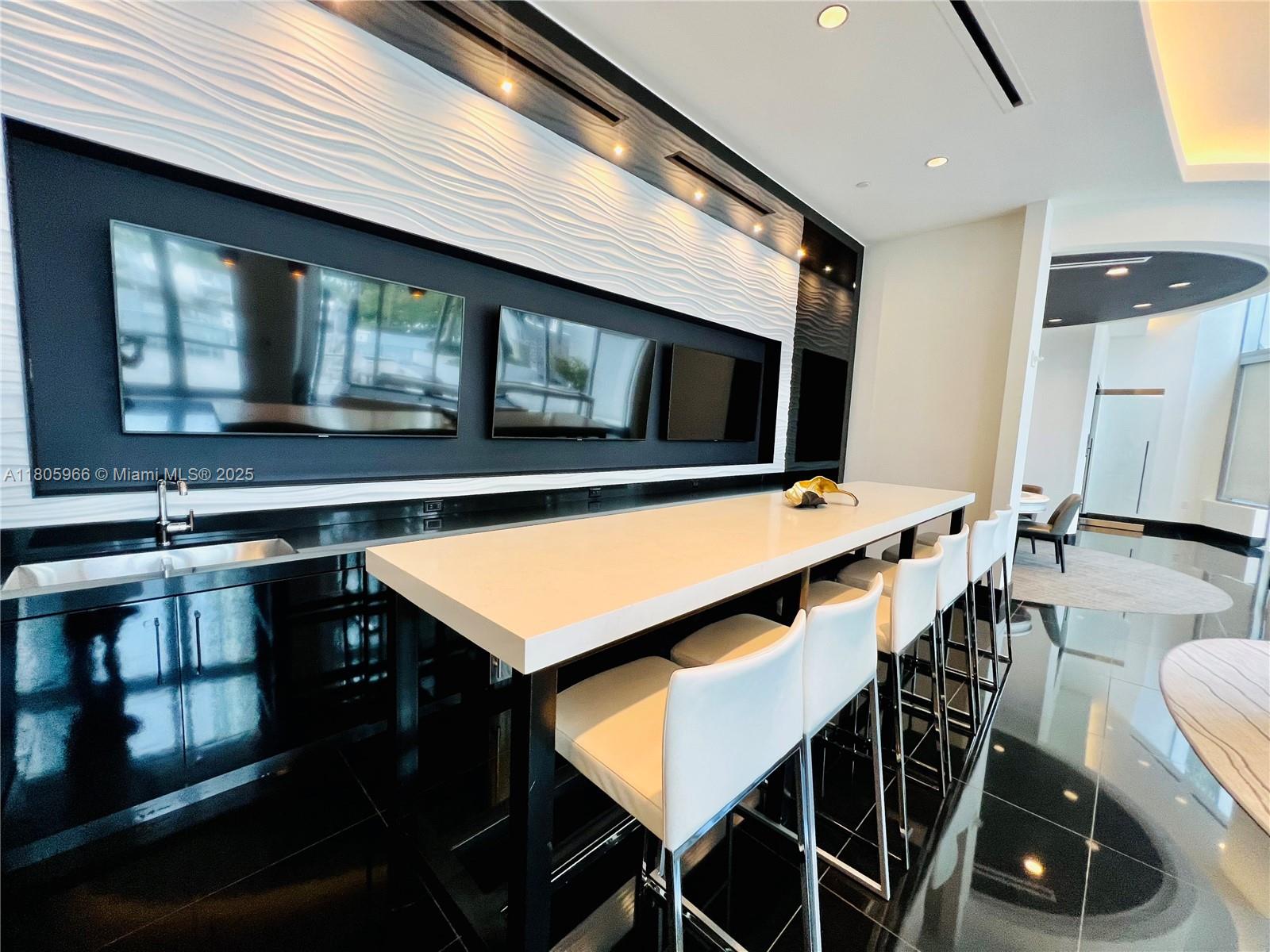 851 NE 1st Av #2808, Miami FL 33132