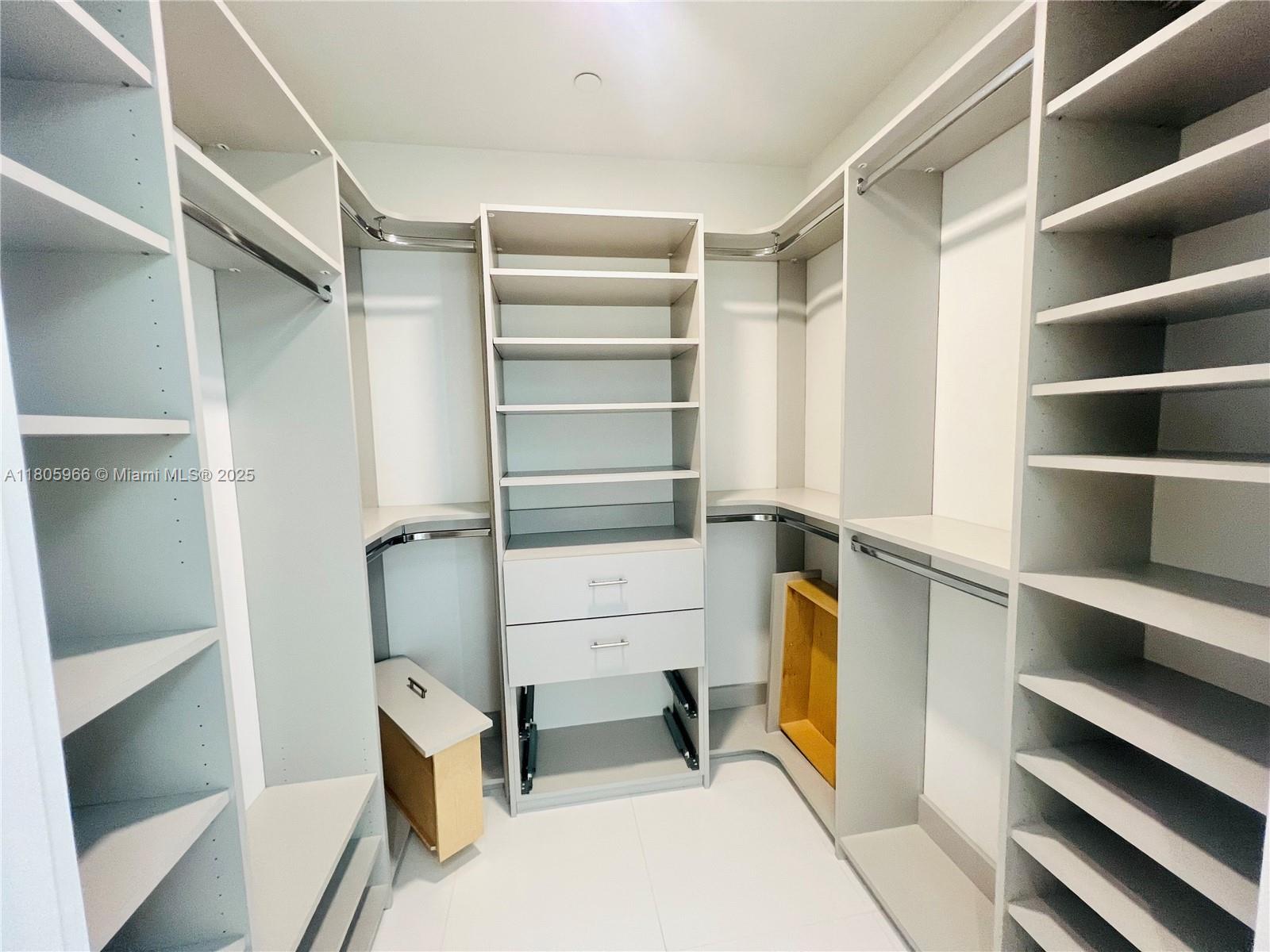 851 NE 1st Av #2808, Miami FL 33132