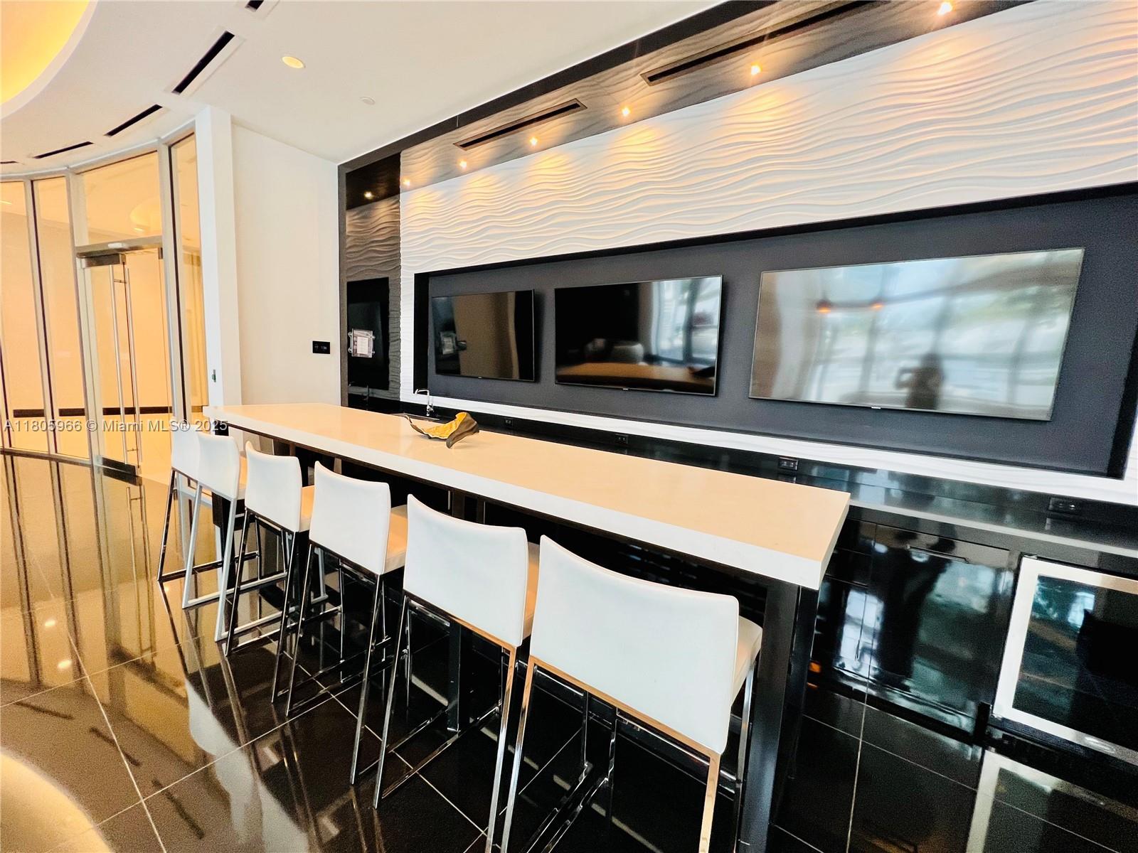 851 NE 1st Av #2808, Miami FL 33132