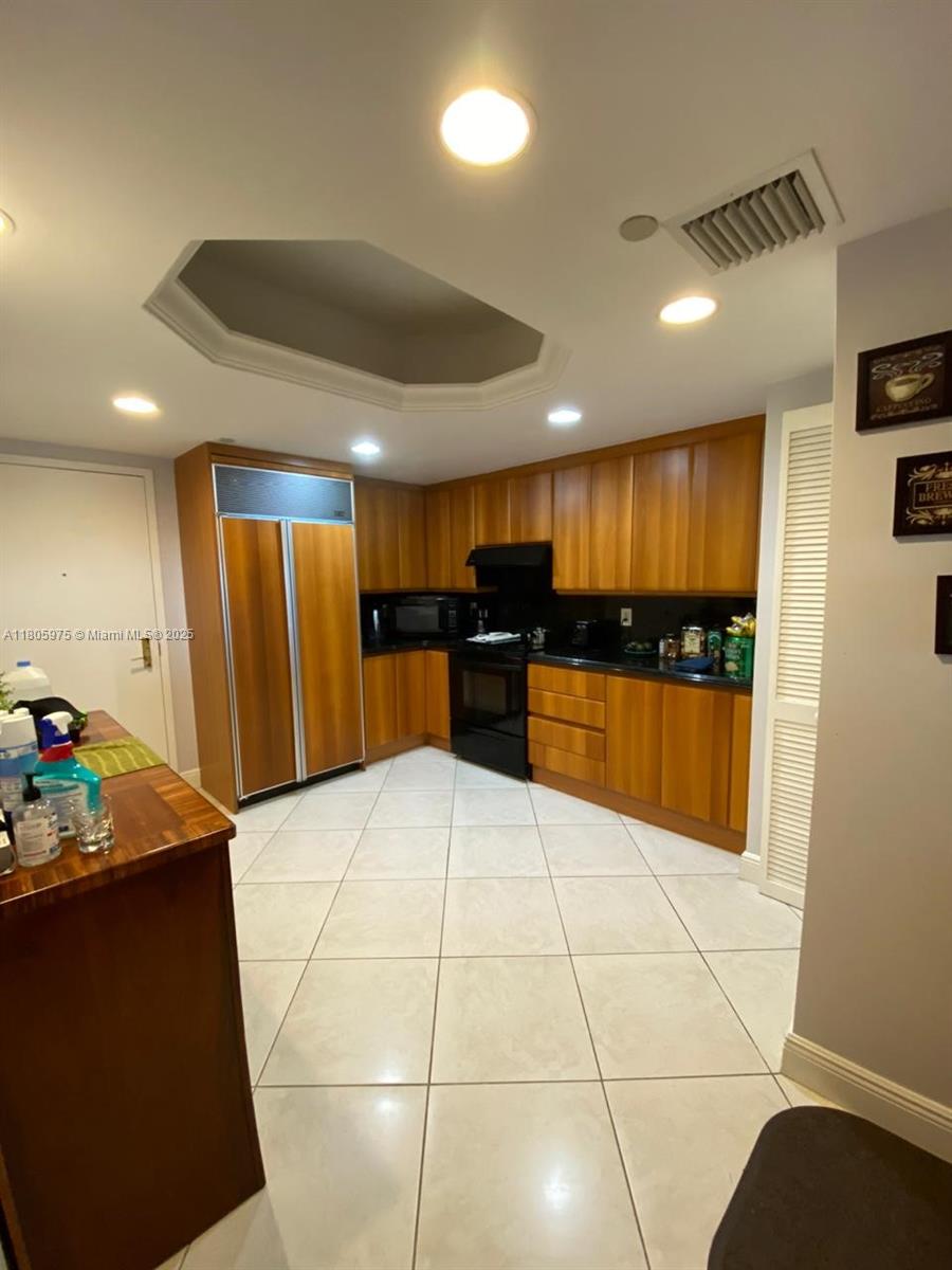 Condo for Rent in Surfside, FL
