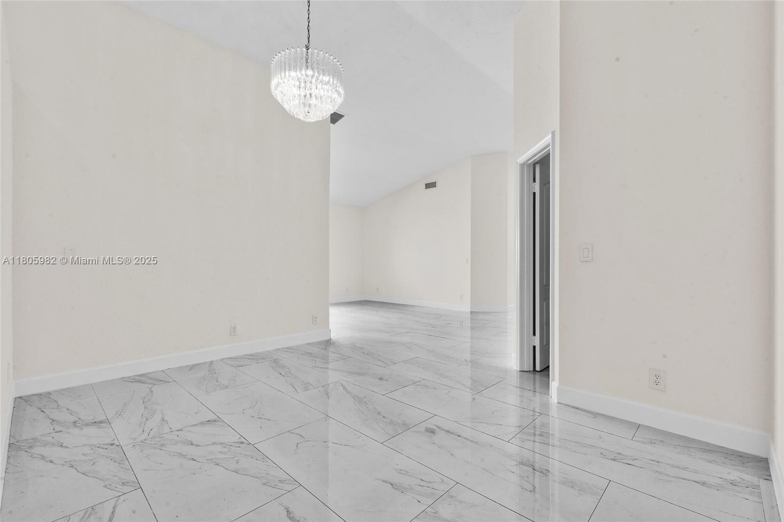 9764 NW 32nd St, Doral, Florida image 19