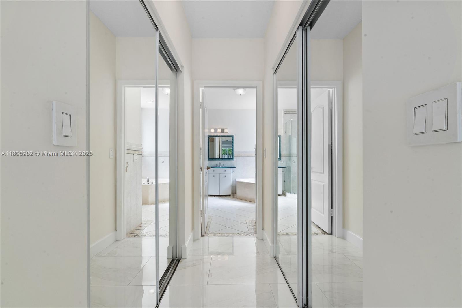 9764 NW 32nd St, Doral, Florida image 22