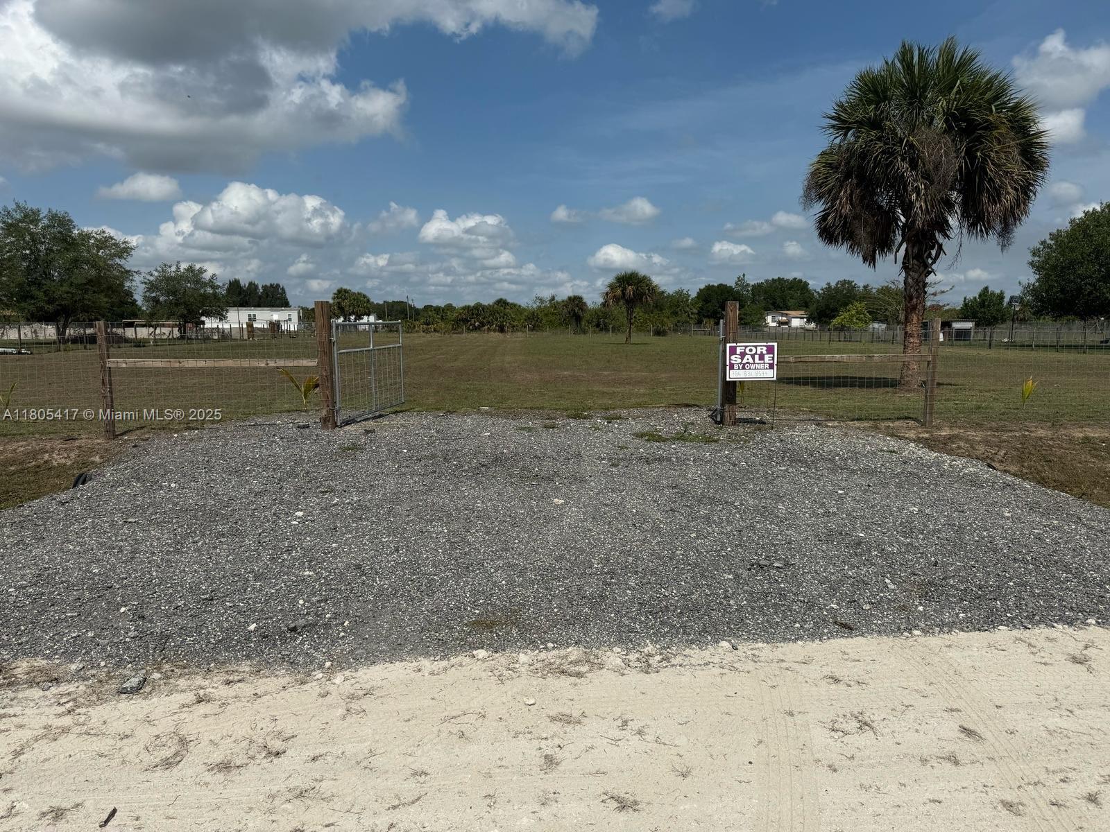560 N Granja St, Clewiston, Florida image 2
