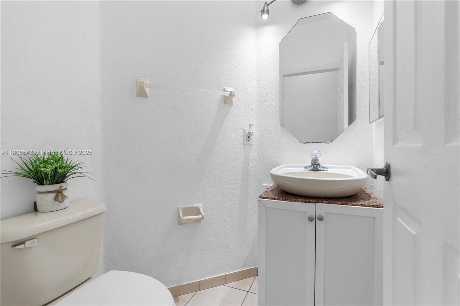 7719 NW 116th Path, Doral, Florida image 14