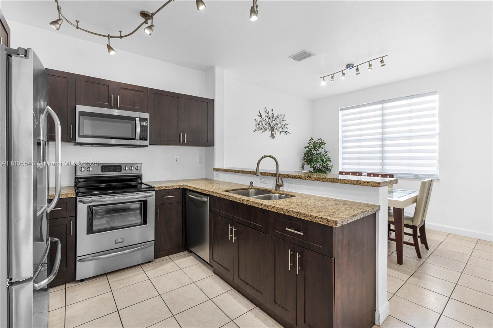 7719 NW 116th Path, Doral, Florida image 3