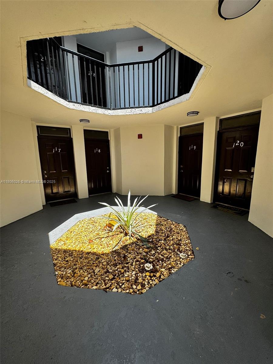 216 Lake Pointe Dr #120, Oakland Park, Florida image 1