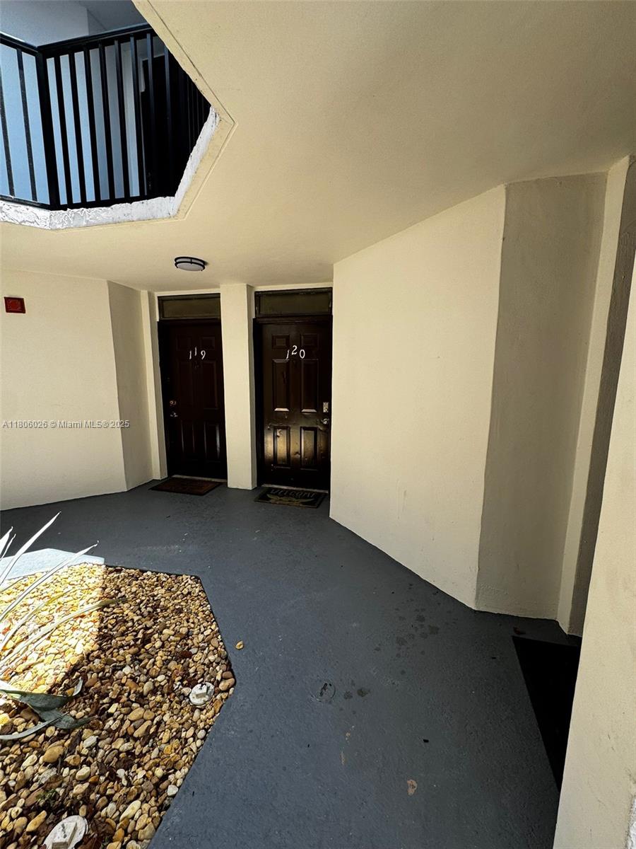 216 Lake Pointe Dr #120, Oakland Park, Florida image 6