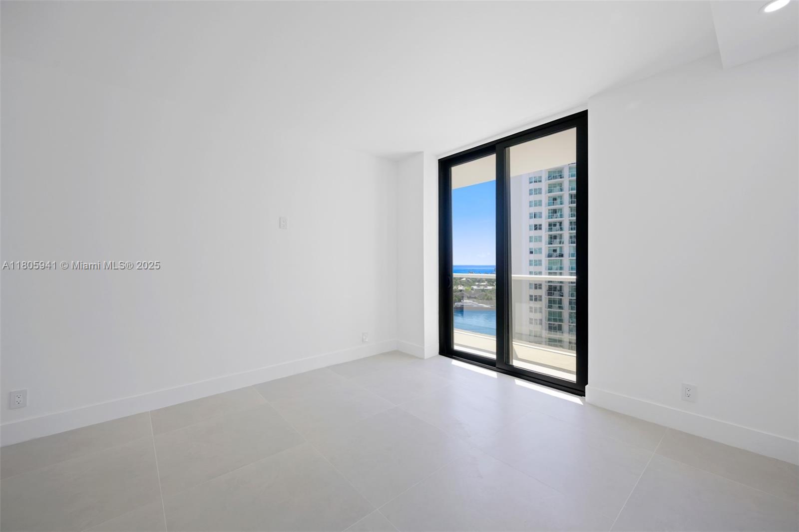 20281 E Country Club Dr #1008, Aventura, Florida image 13