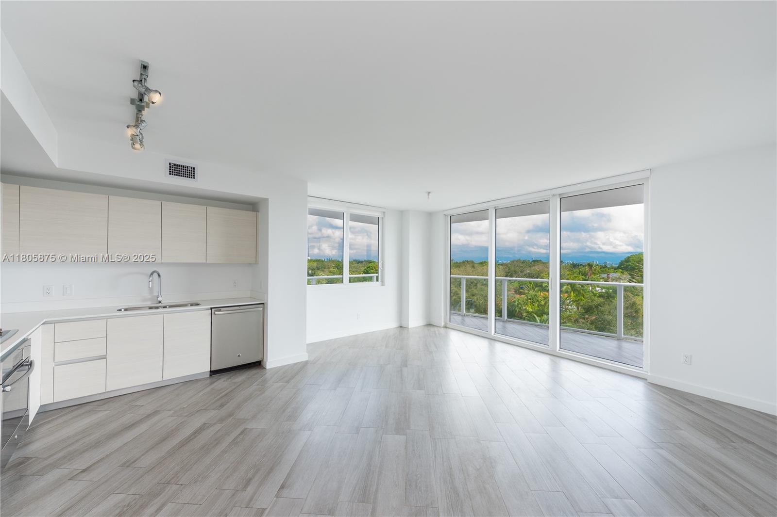 Condo for Rent in Miami, FL