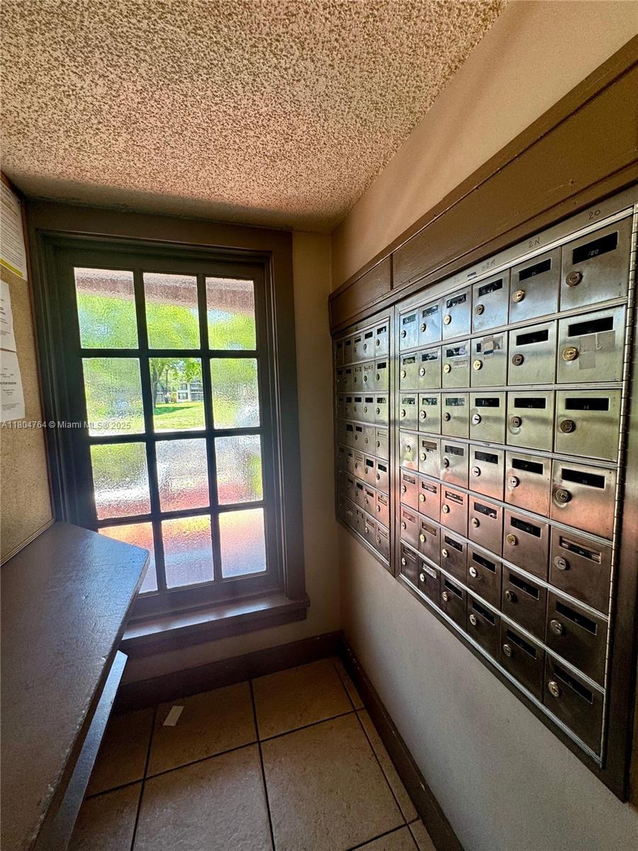 3660 Inverrary Dr #2W, Lauderhill, Florida image 31