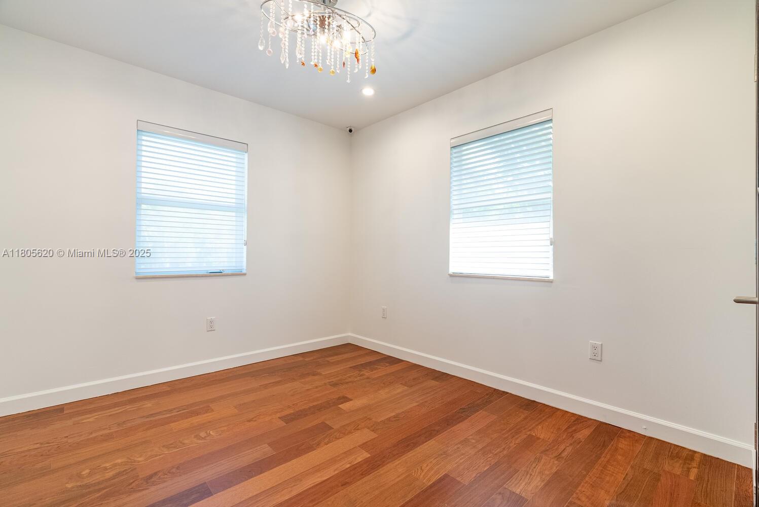 Listing Photo 16