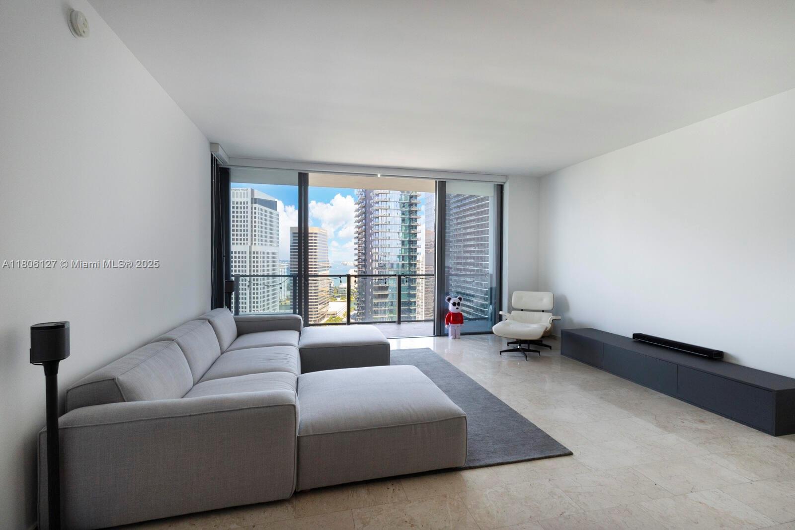 88 SW 7th St #2707, Miami FL 33130