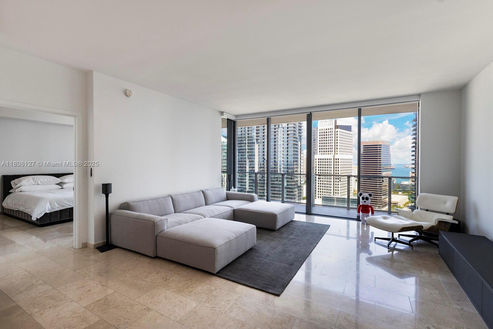 88 SW 7th St #2707, Miami FL 33130