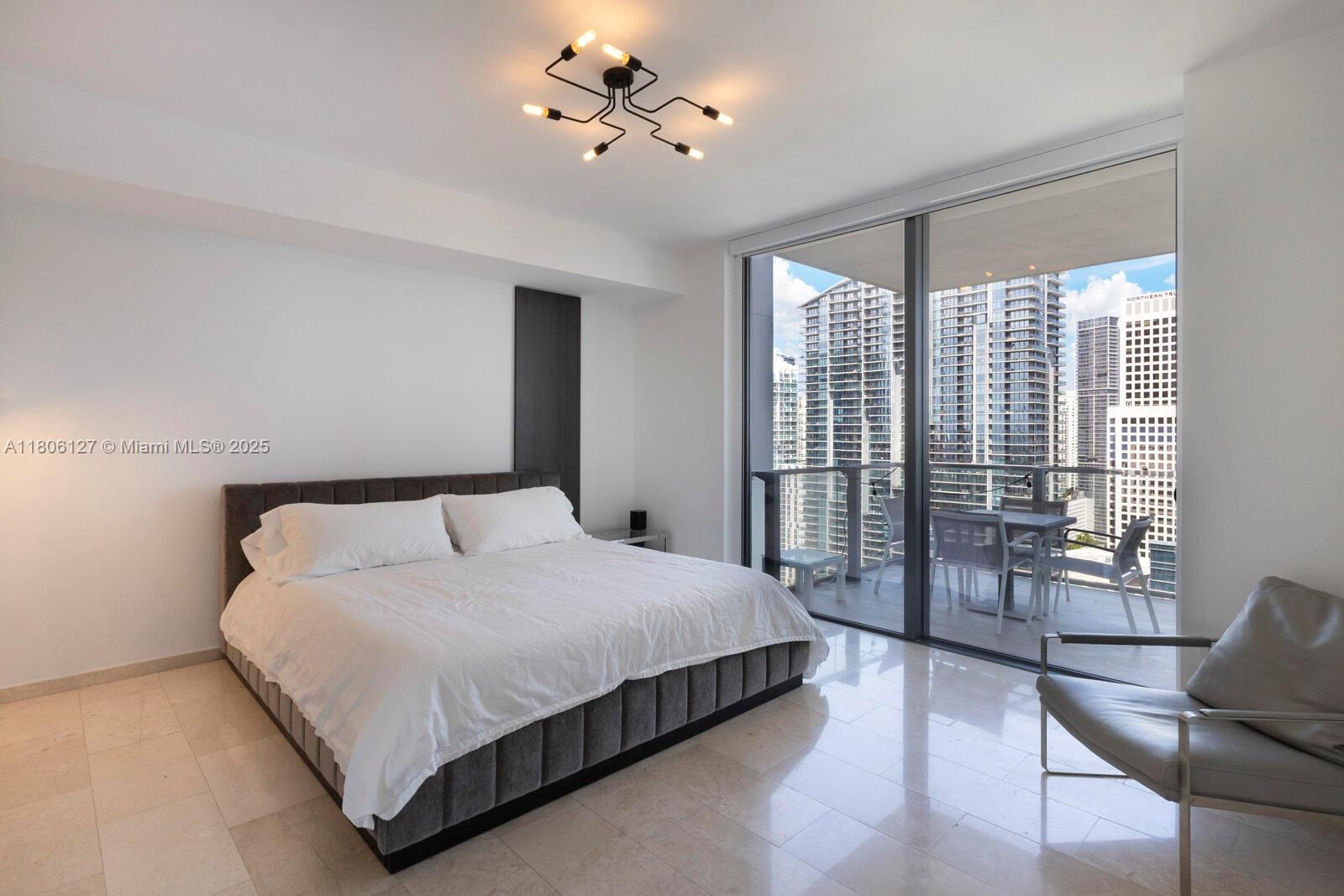 88 SW 7th St #2707, Miami FL 33130