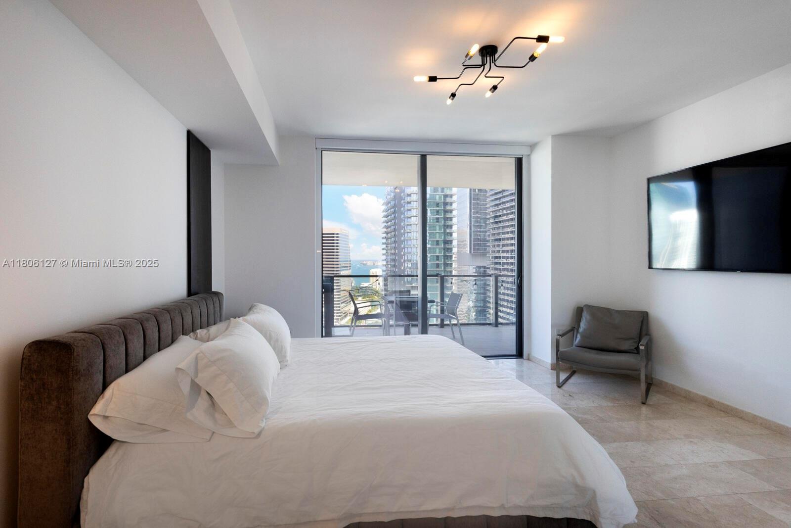 88 SW 7th St #2707, Miami FL 33130