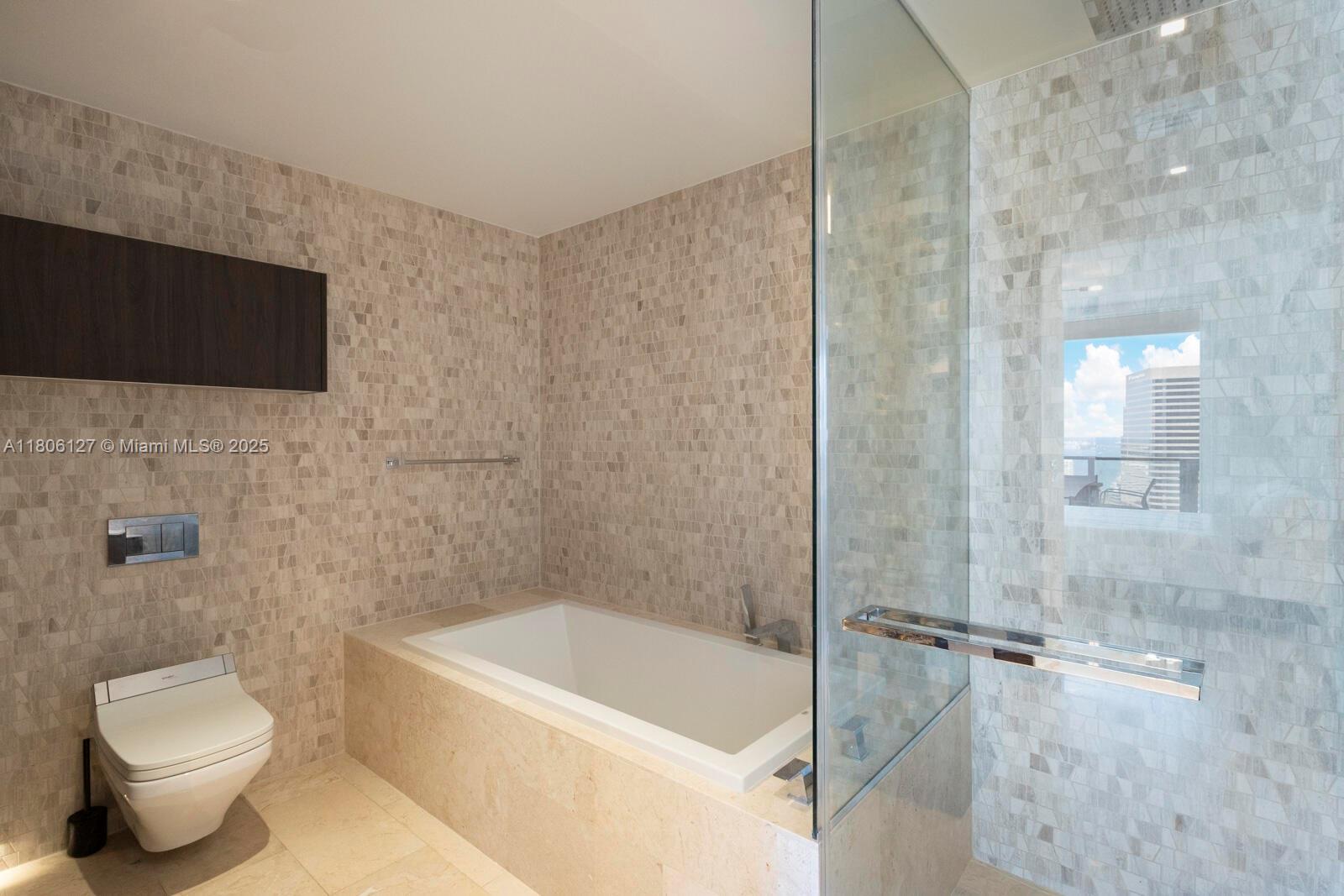 88 SW 7th St #2707, Miami FL 33130