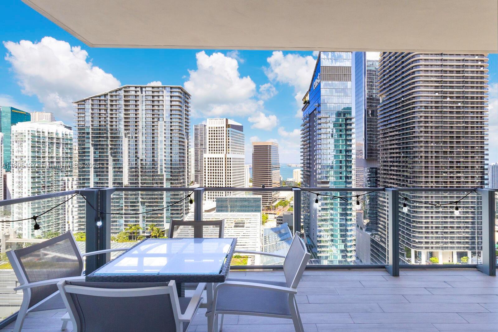 88 SW 7th St #2707, Miami FL 33130