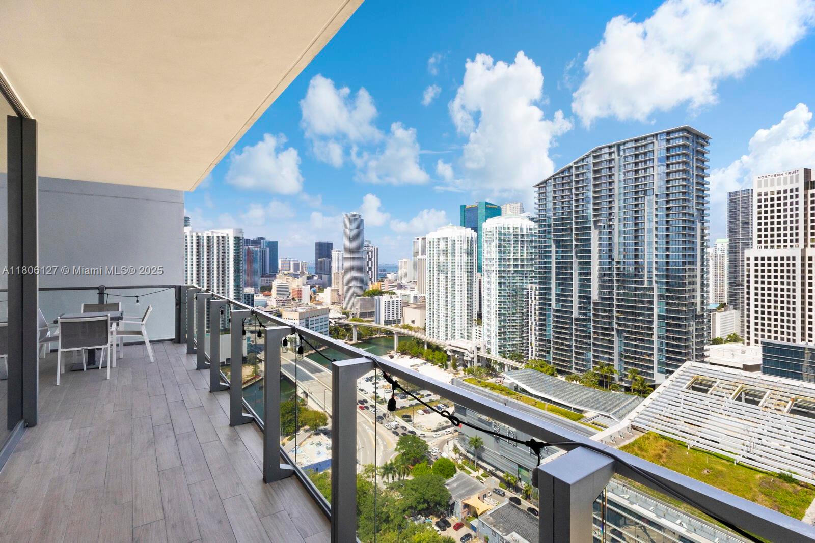 88 SW 7th St #2707, Miami FL 33130