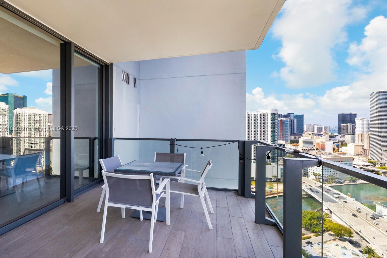 88 SW 7th St #2707, Miami FL 33130