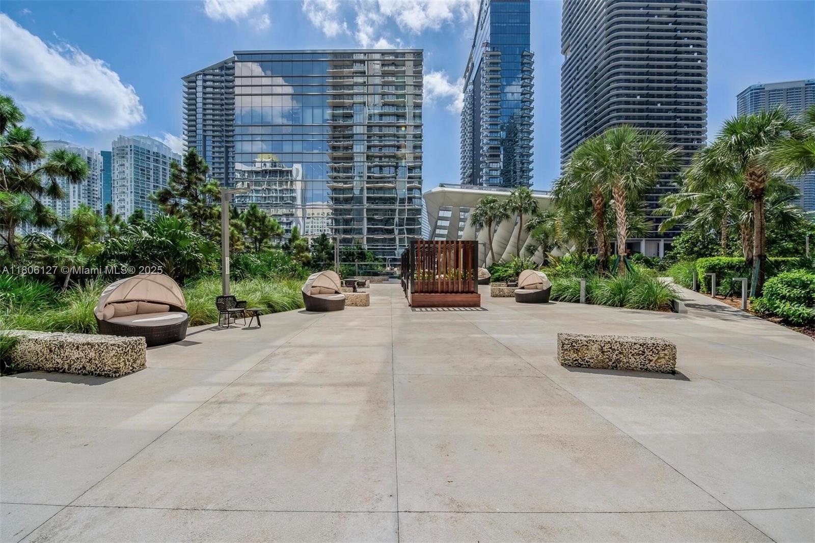 88 SW 7th St #2707, Miami FL 33130