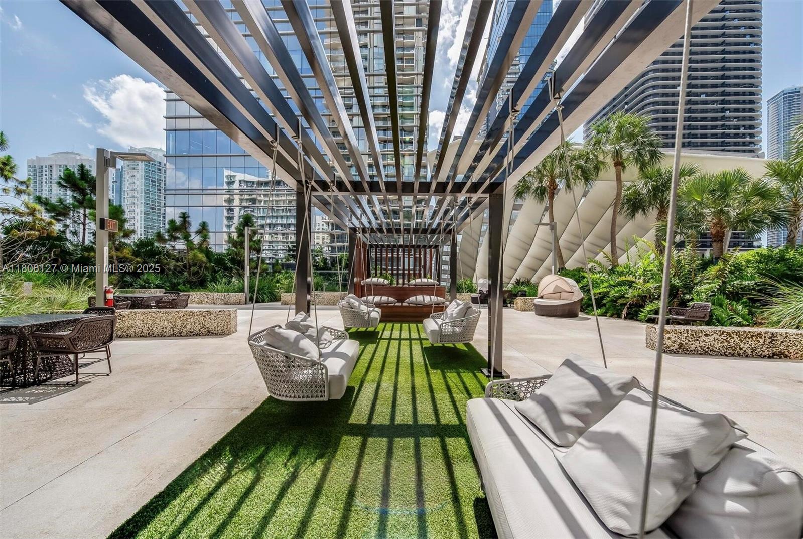 88 SW 7th St #2707, Miami FL 33130