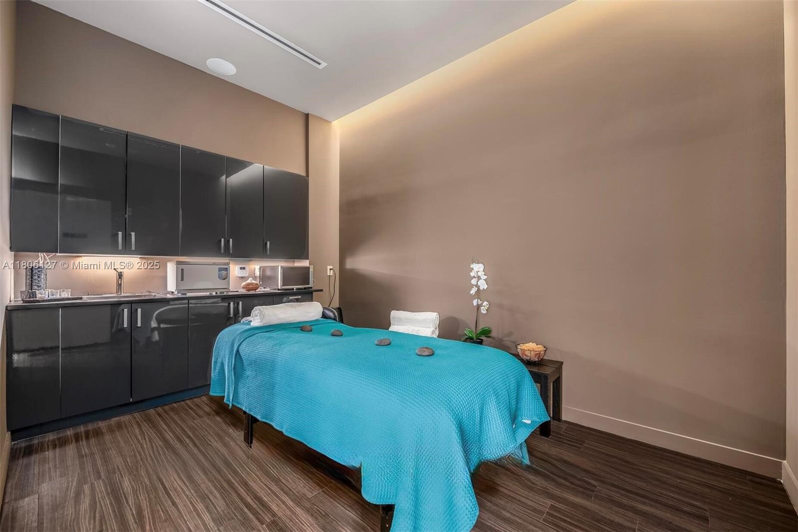 88 SW 7th St #2707, Miami FL 33130