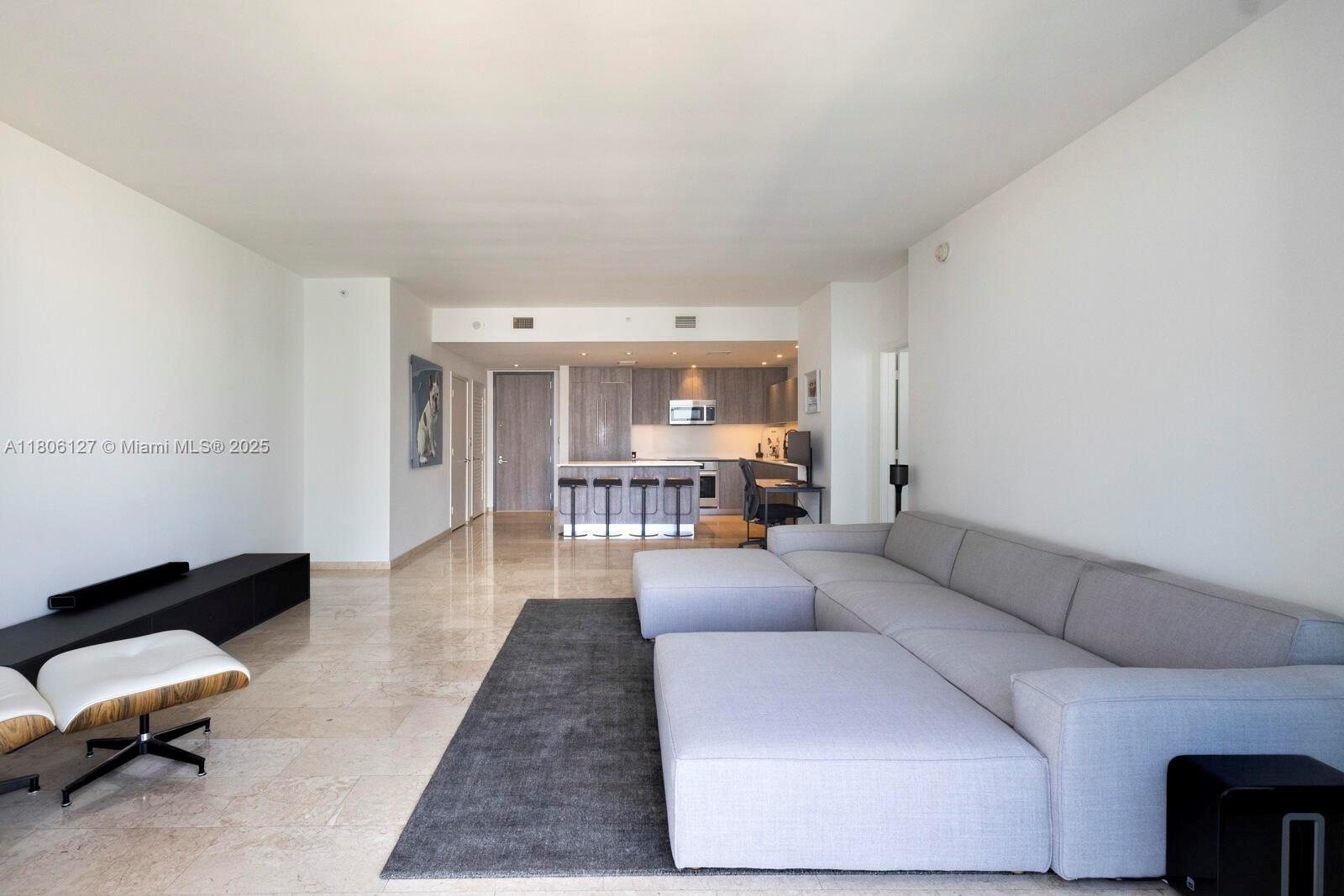 88 SW 7th St #2707, Miami FL 33130