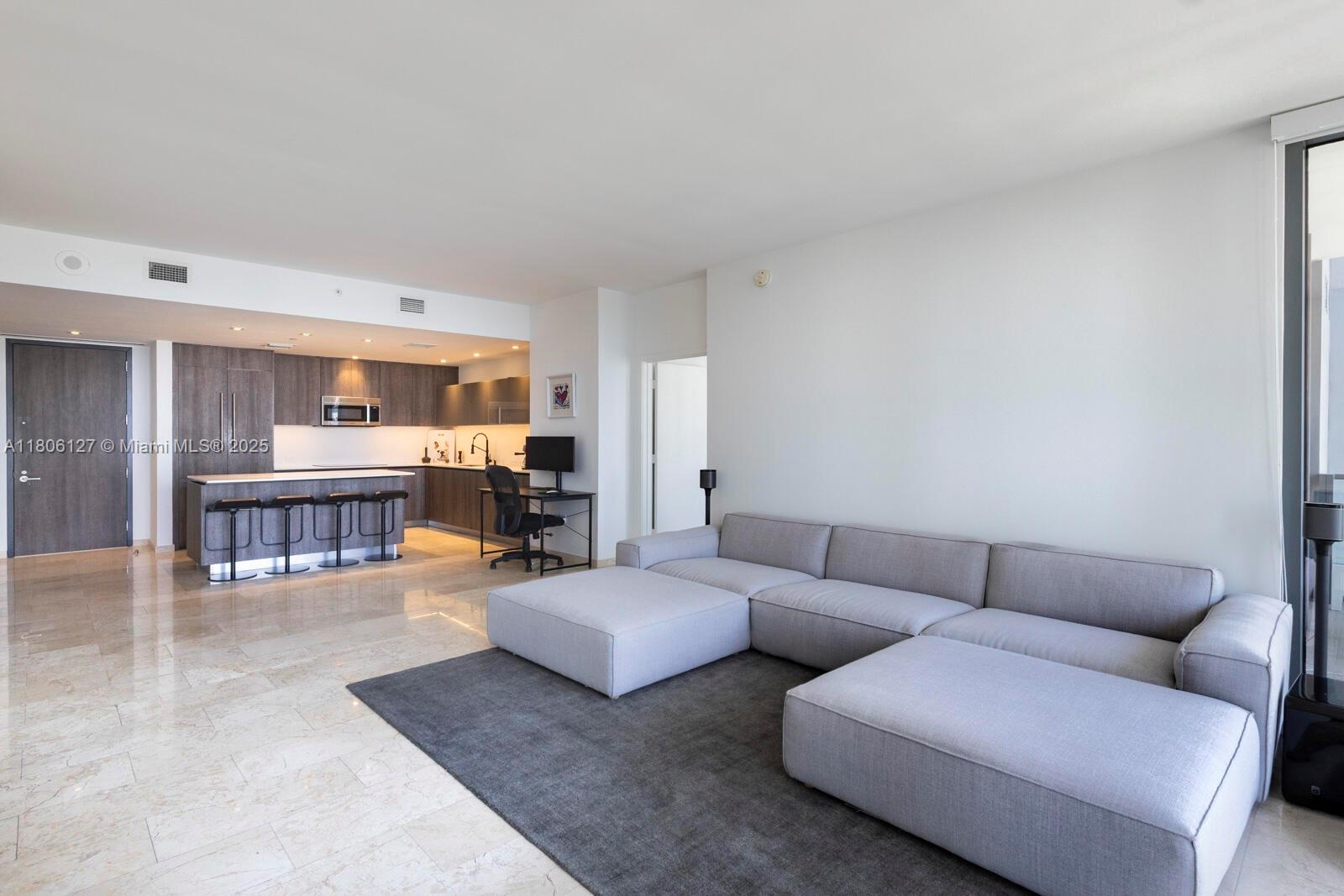 88 SW 7th St #2707, Miami FL 33130
