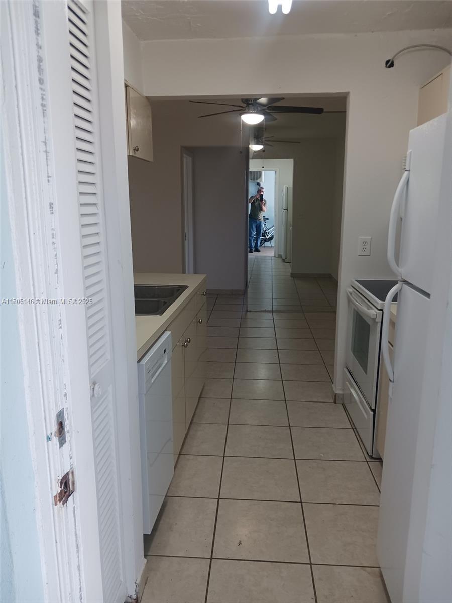 2700 NE 135th St #30, North Miami, Florida image 2
