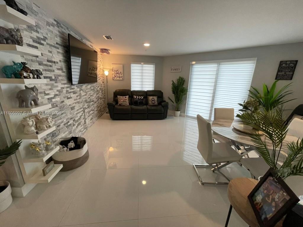 10950 NW 82nd St #208, Doral, Florida image 3