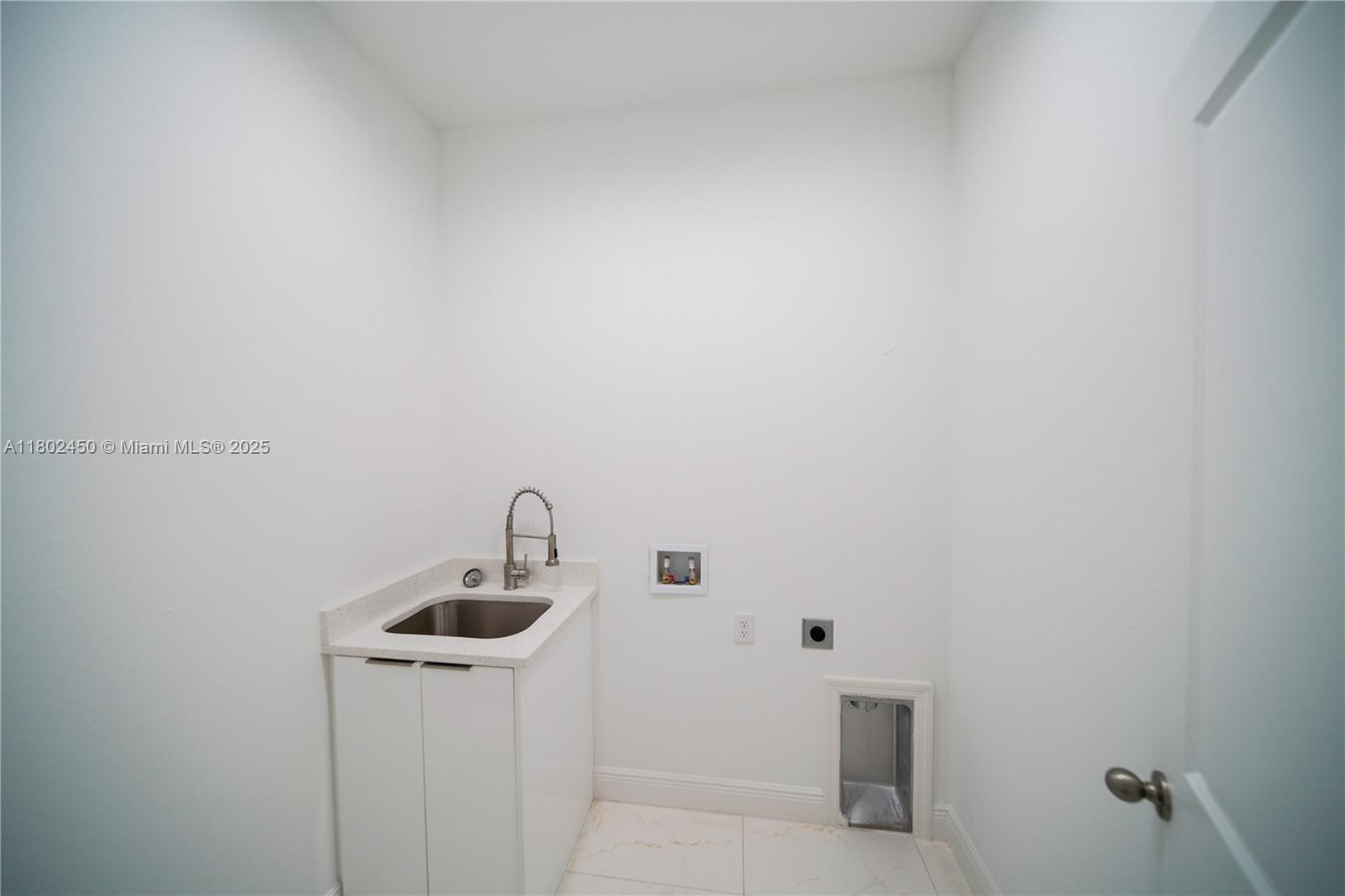 7006 Chain Ct, La Belle, Florida image 12