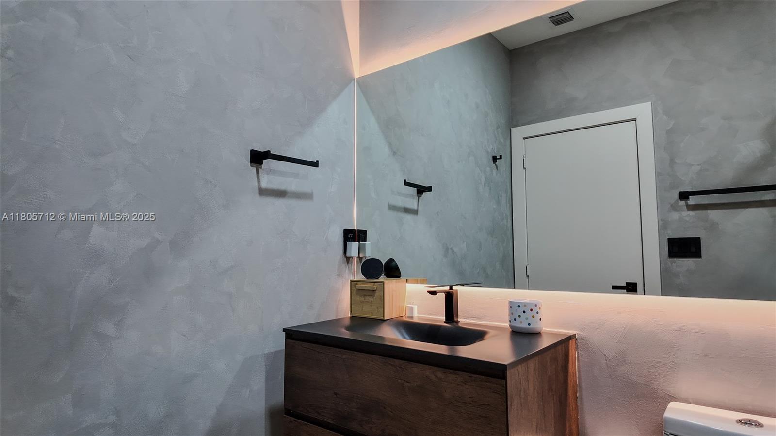 7221 NW 103rd Path, Doral, Florida image 38
