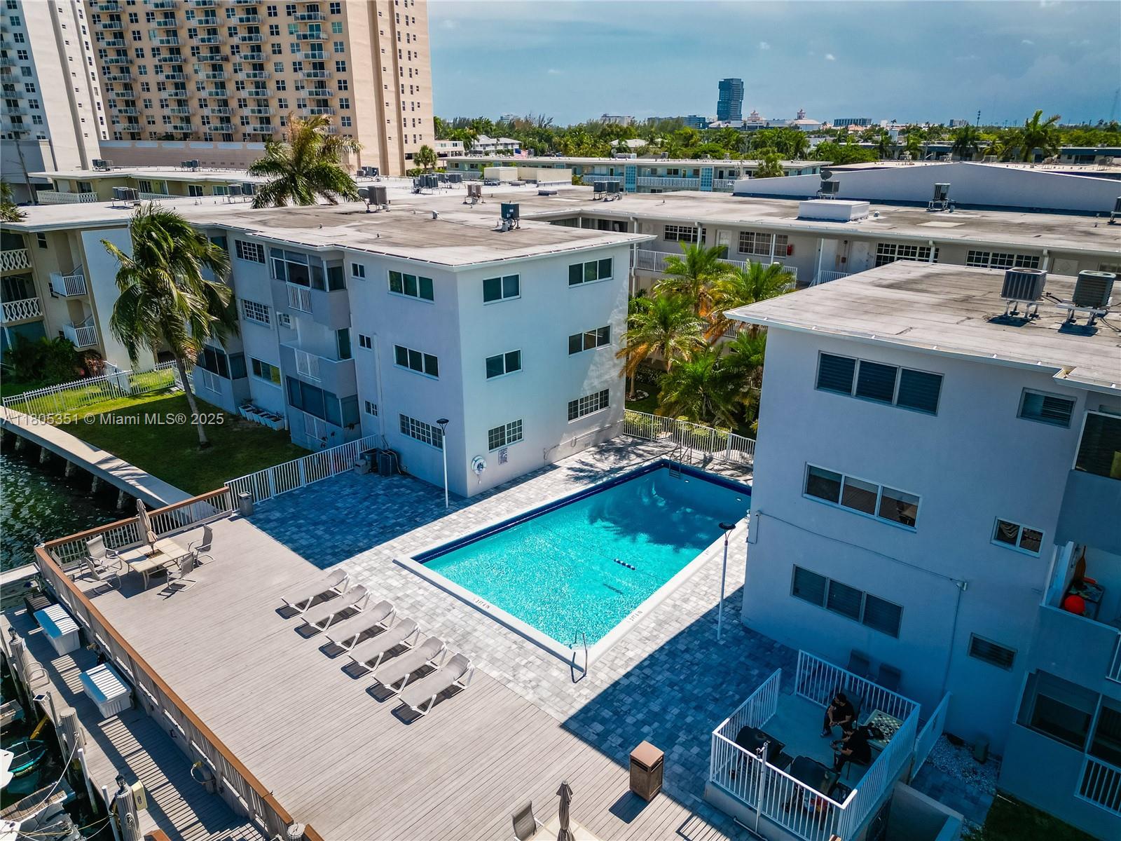 462 Golden Isles Dr #305, Hallandale Beach, Florida image 22