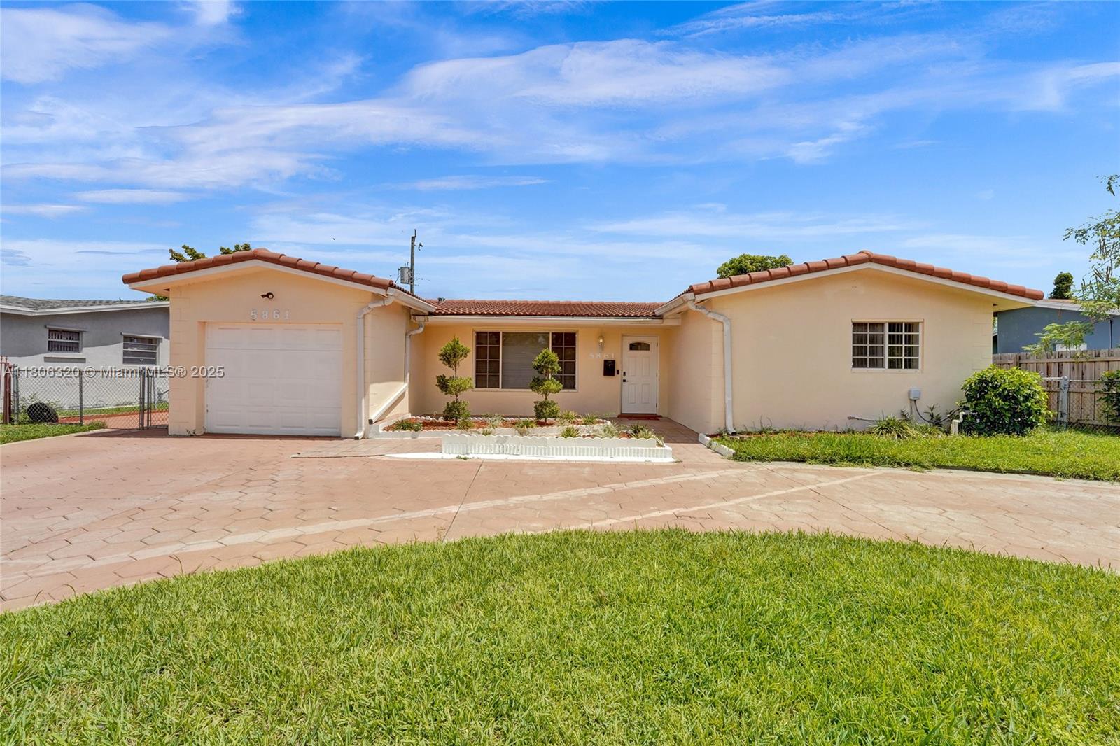 5861 NW 18th Ct, Sunrise, Florida image 2