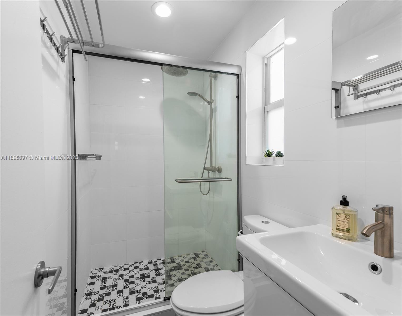 9057 Emerson Ave, Surfside, Florida image 15