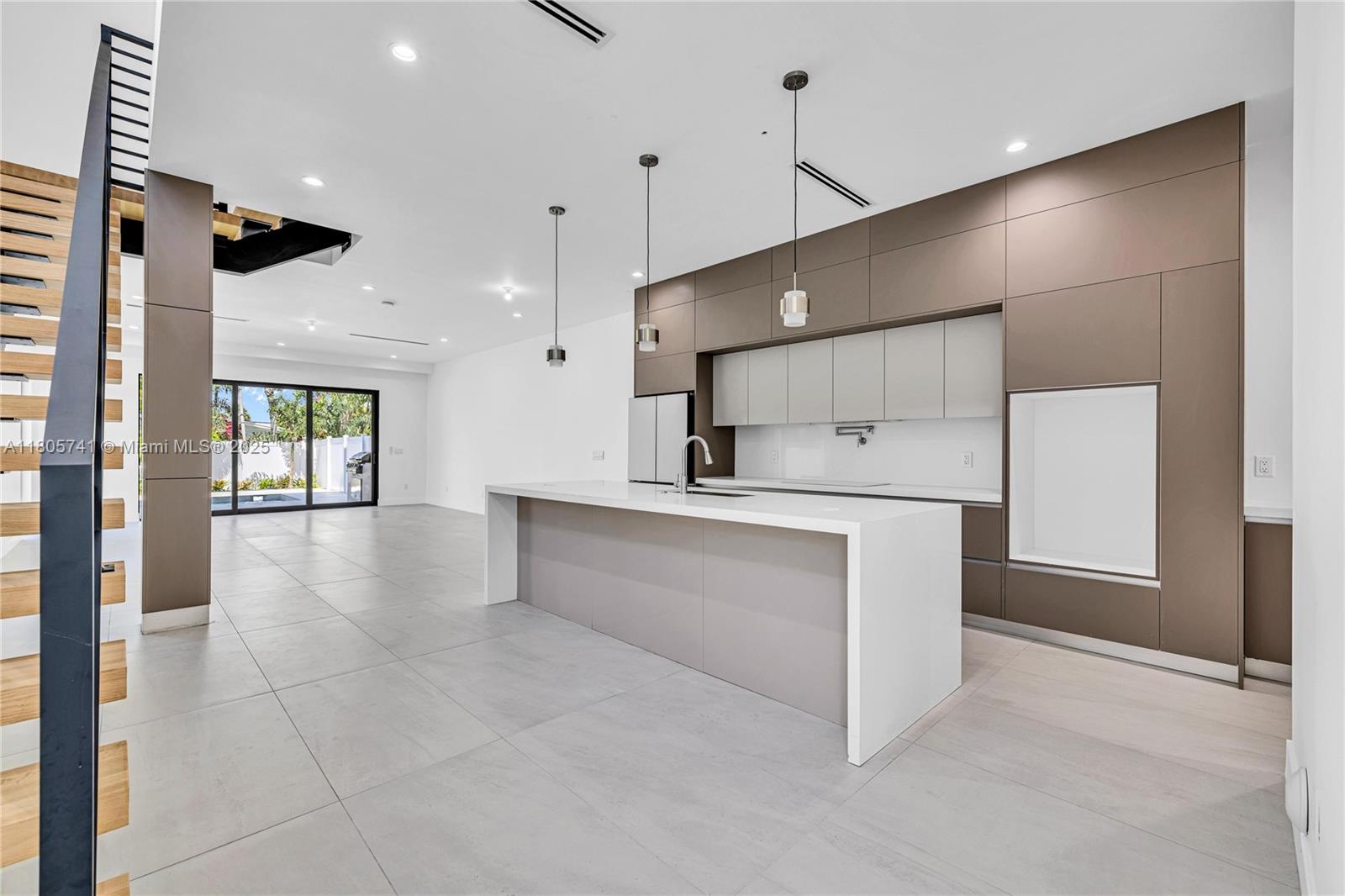 1233 NE 12th Ave #B, Fort Lauderdale, Florida image 2