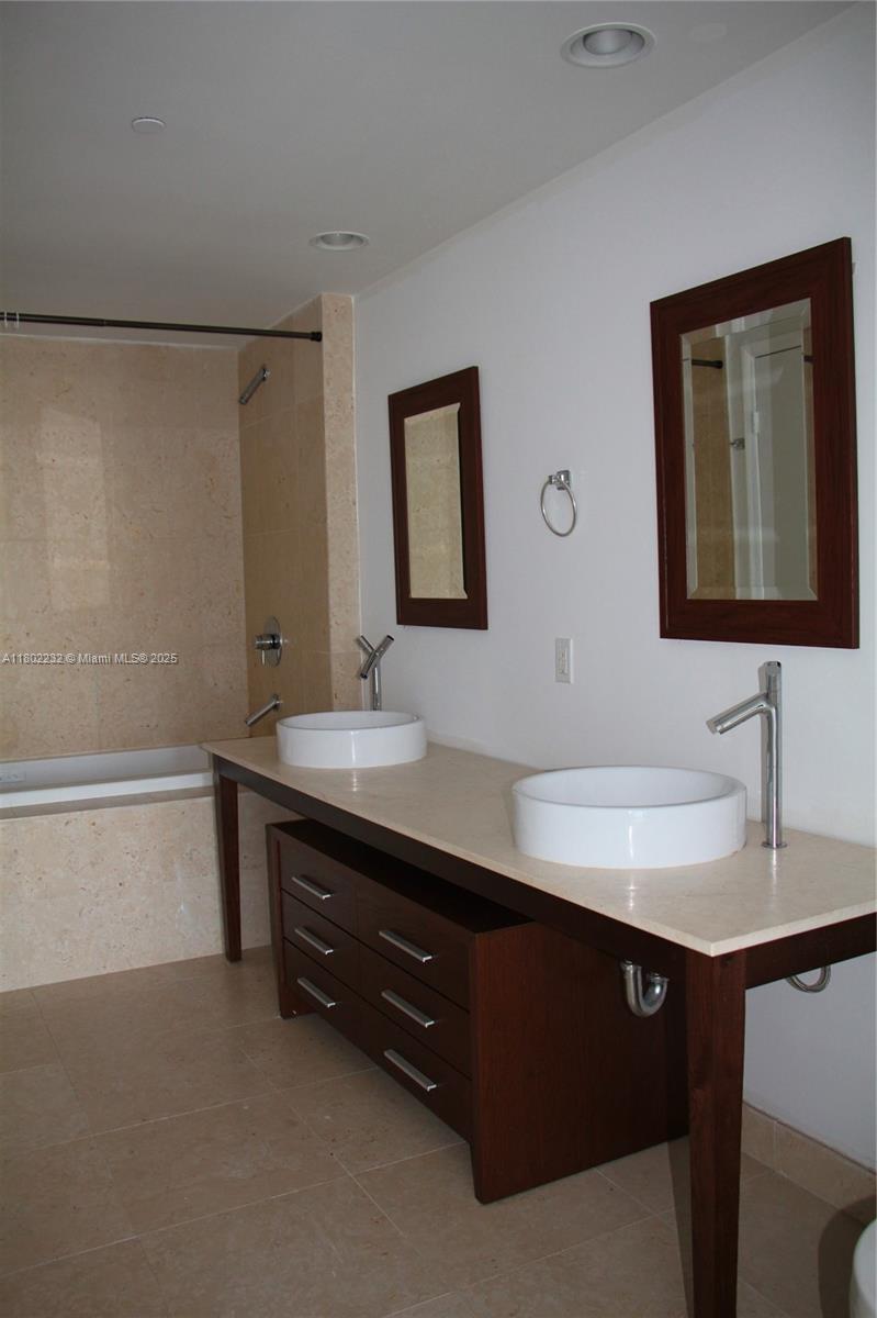 465 BRICKELL AV #3006, Miami FL 33131