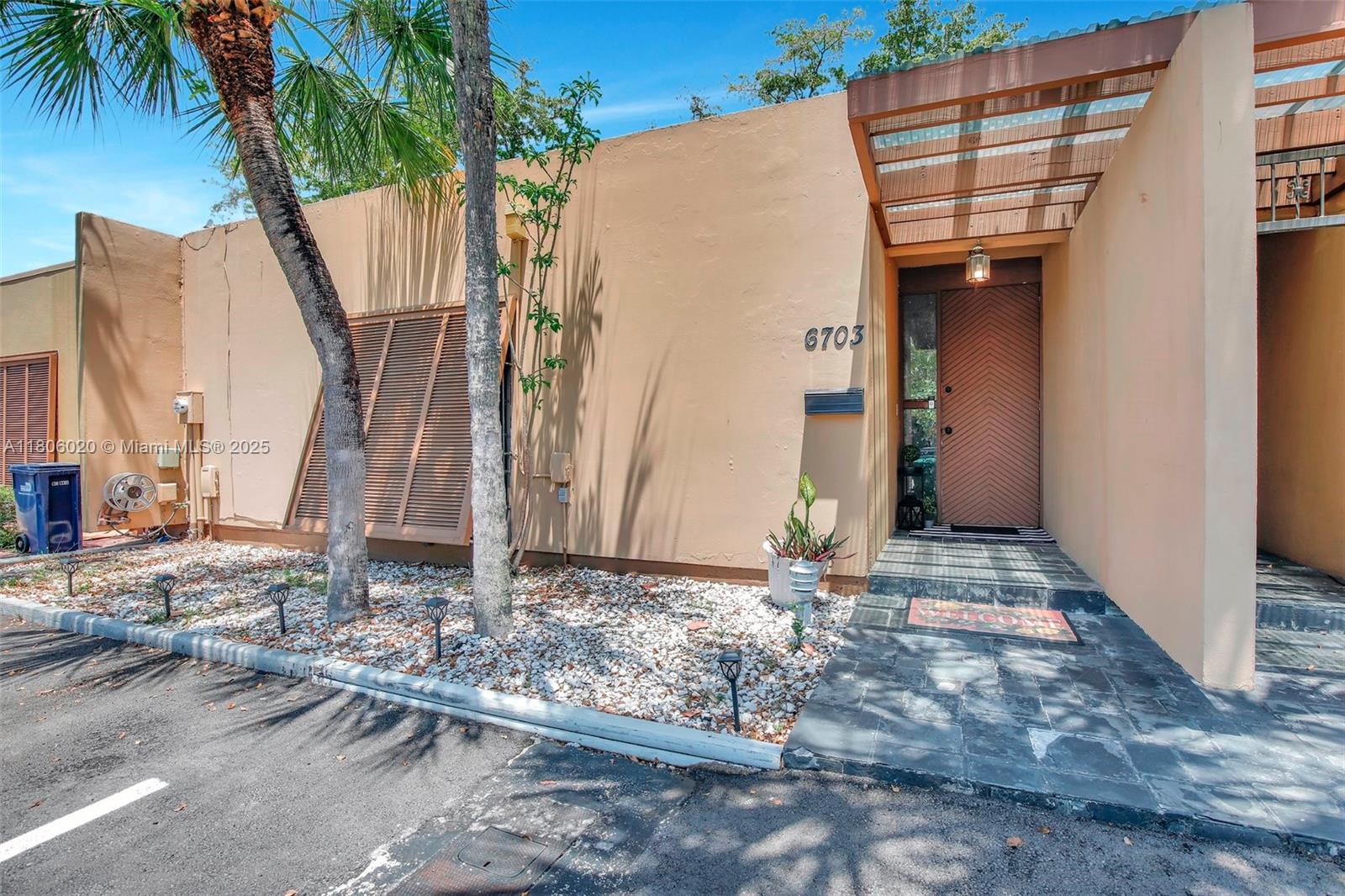 6703 Kingsmoor Way Unit , Miami Lakes, Florida 33014
