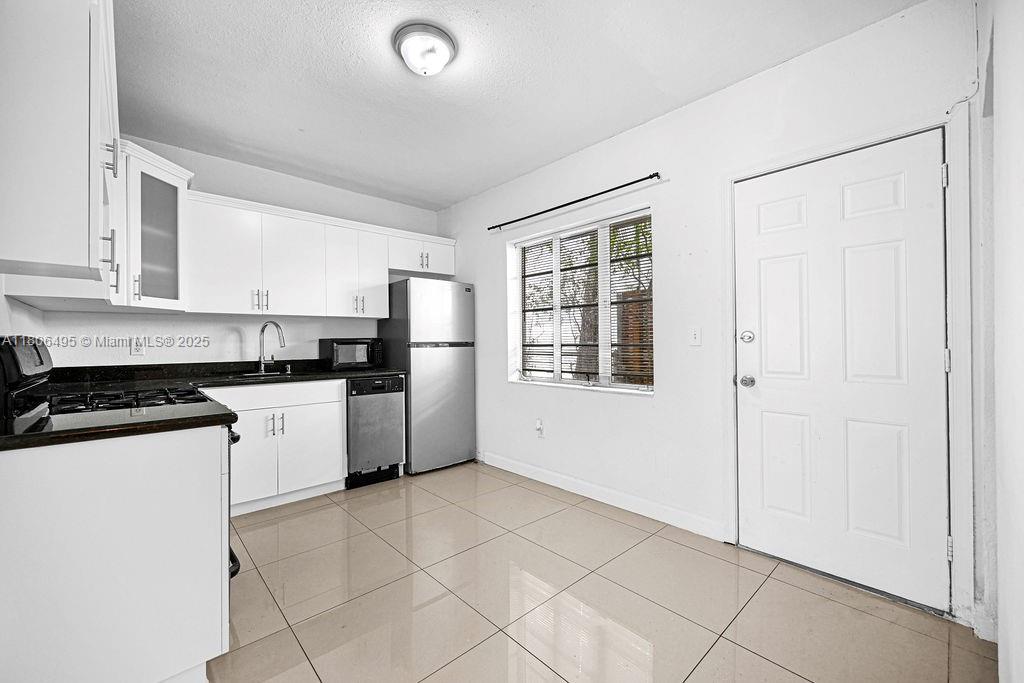 707 NW 10th Ct, Hallandale Beach, Florida image 27
