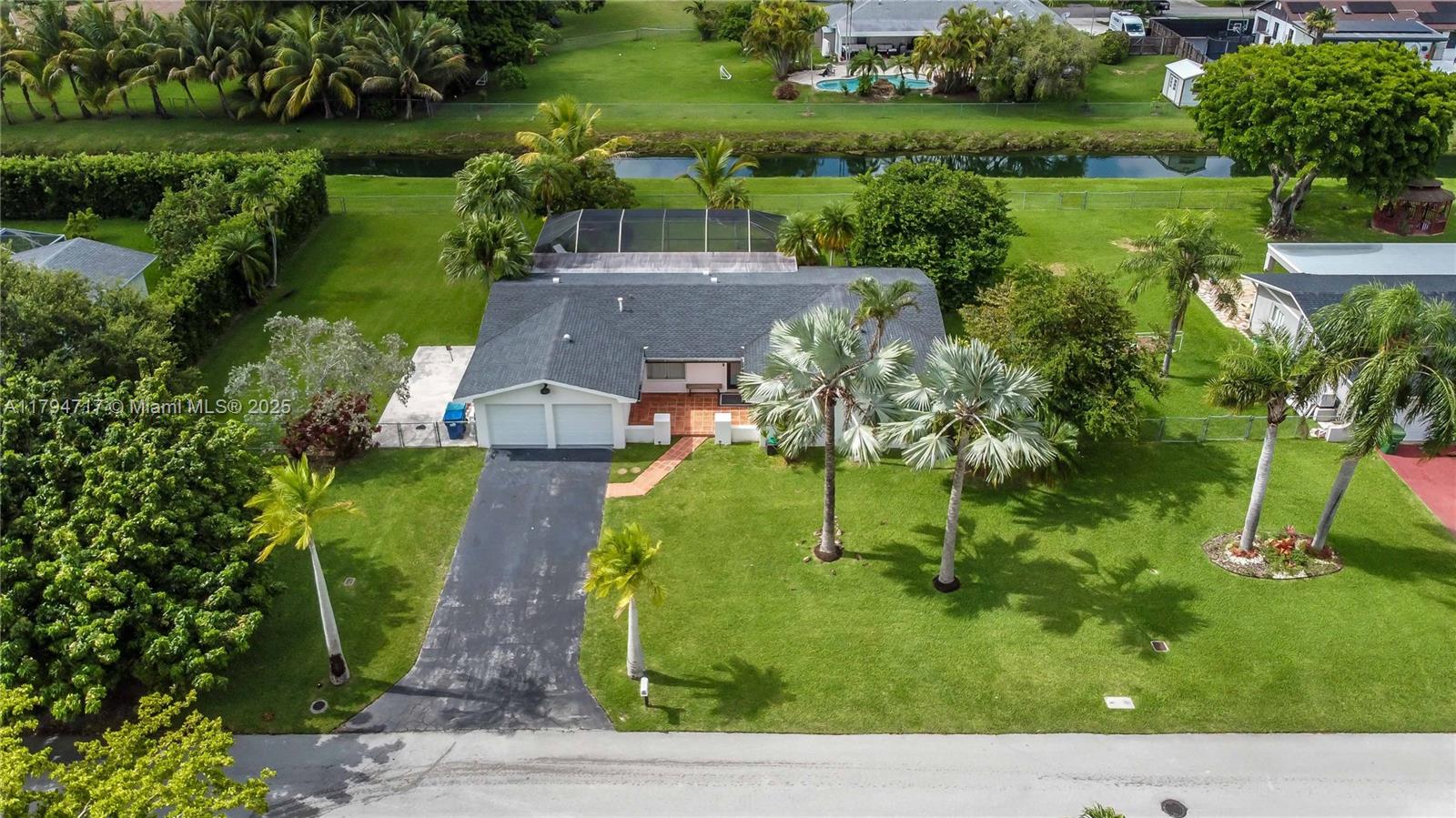 8885 SW 182nd Ter, Palmetto Bay, Florida image 1