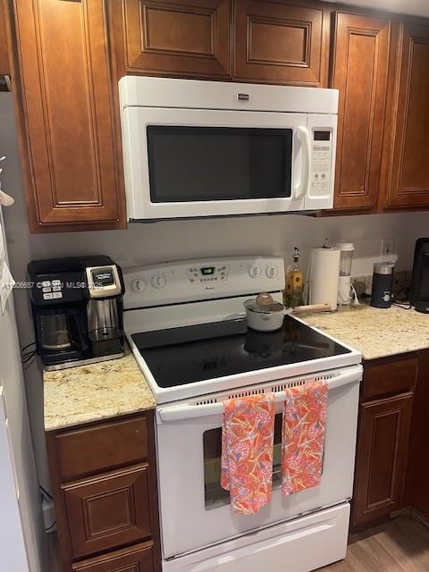 336 Golfview Rd #403, North Palm Beach, Florida image 2