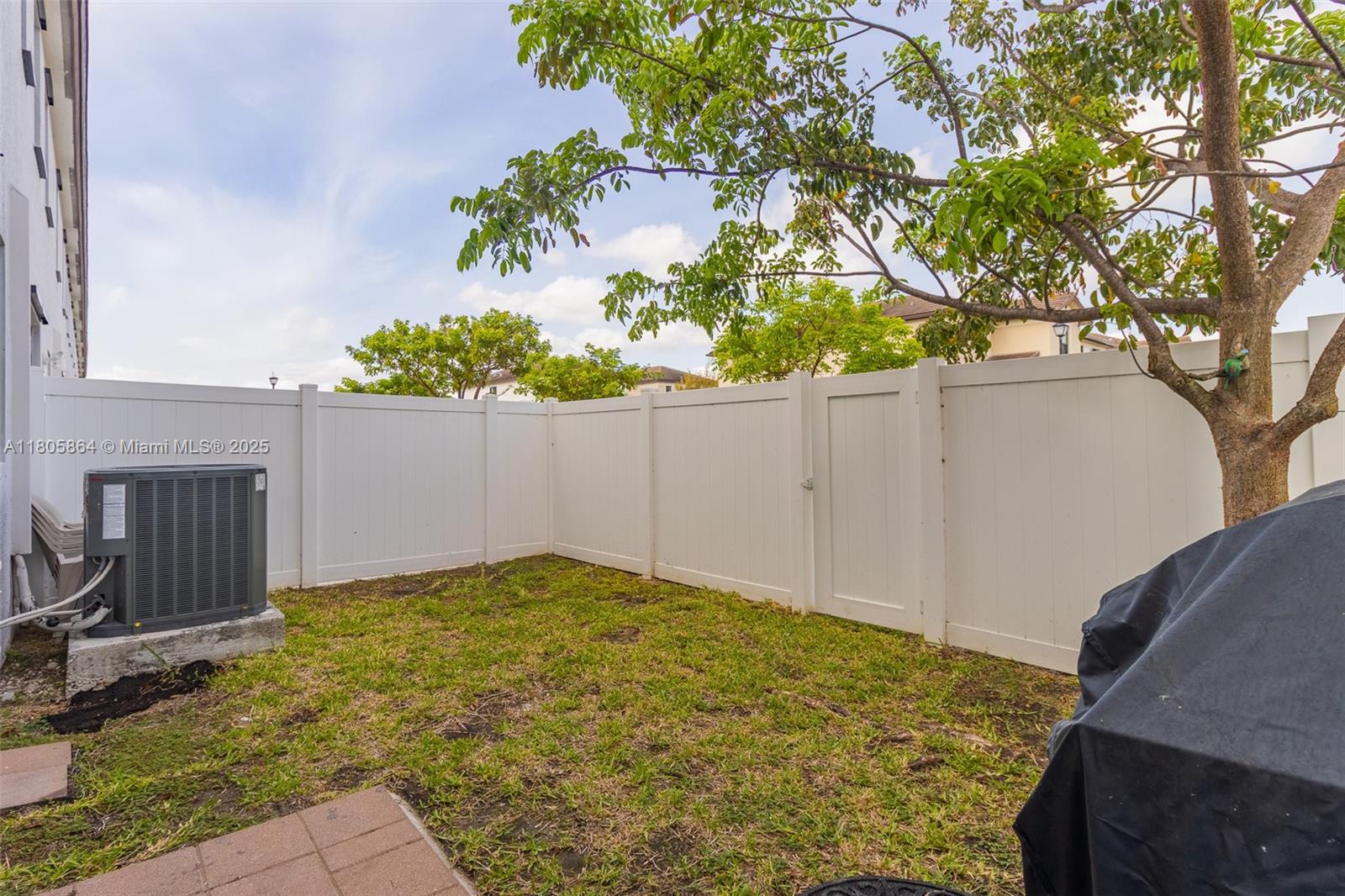 10966 W 33rd Way, Hialeah, Florida image 5