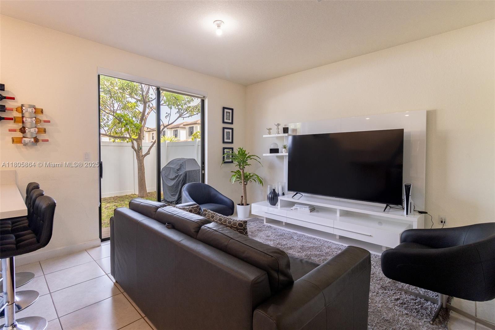 10966 W 33rd Way, Hialeah, Florida image 9