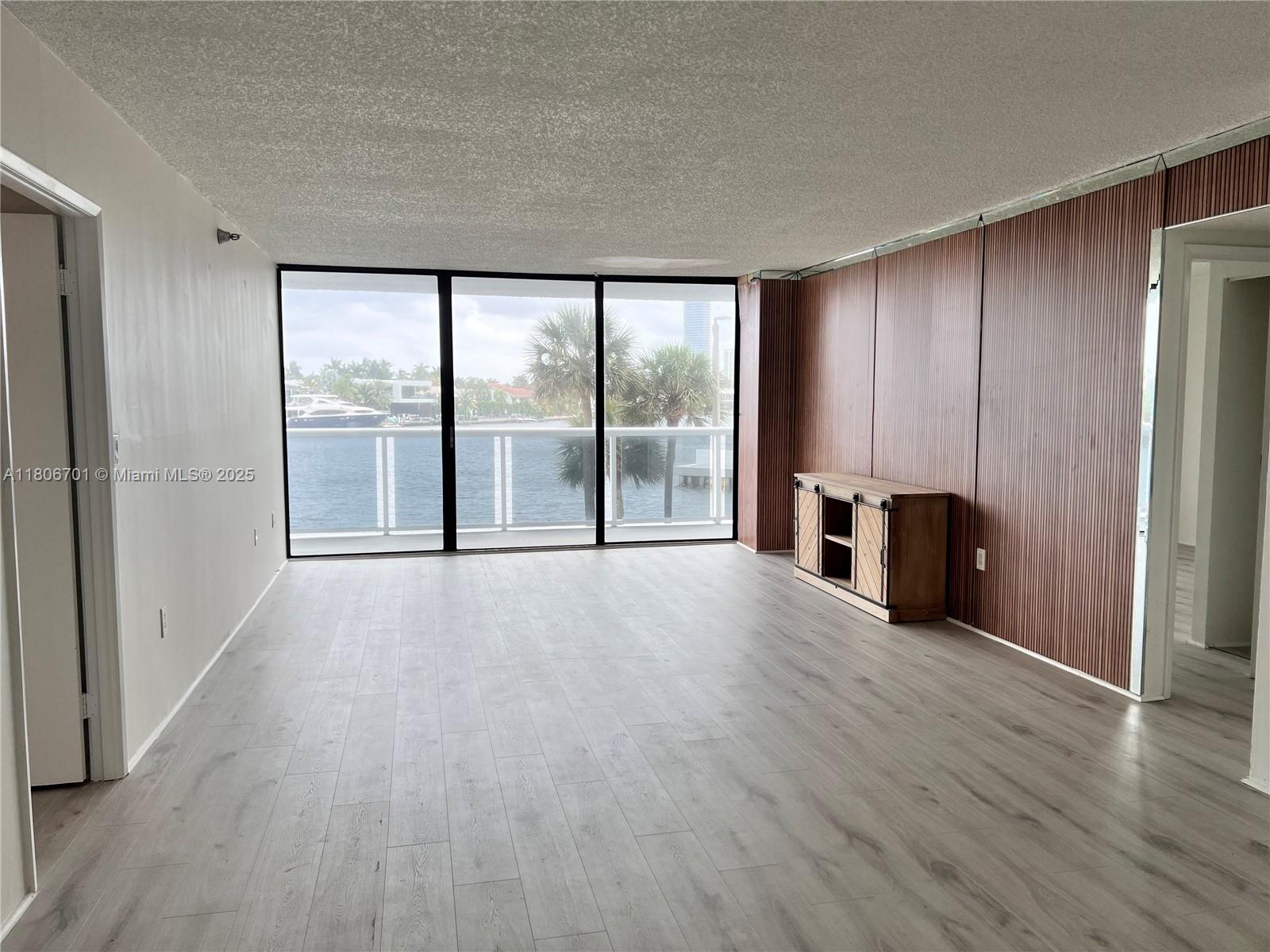 20515 E Country Club Dr #245, Aventura, Florida image 2
